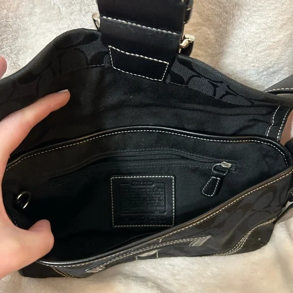 Elegant Coach Black Shoulder Bag with Silver Buckle - Picture 5 of 7